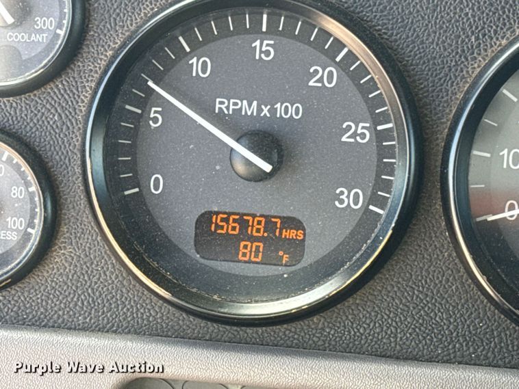 image for item ET6036 2013 Peterbilt 365 semi truck