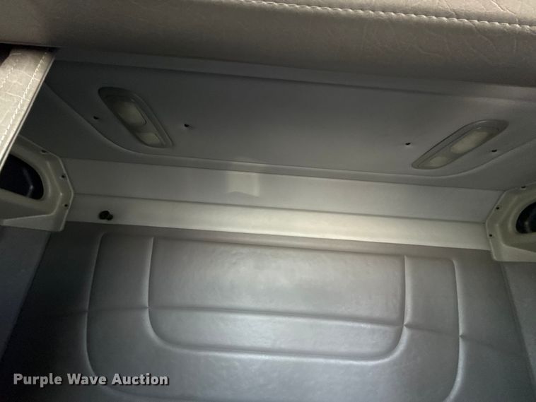 image for item ET6036 2013 Peterbilt 365 semi truck