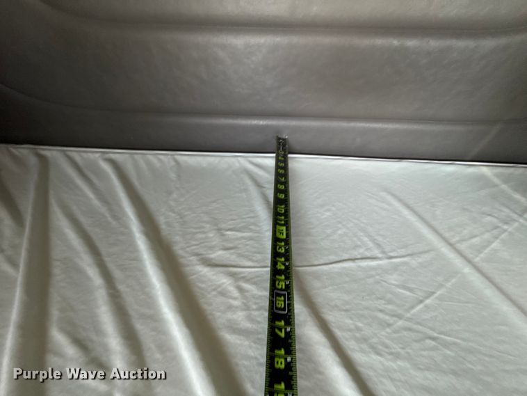 image for item ET6036 2013 Peterbilt 365 semi truck