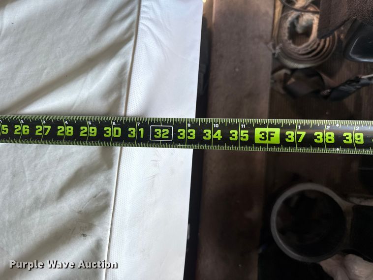 image for item ET6036 2013 Peterbilt 365 semi truck