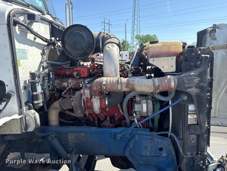 image for item ET6036 2013 Peterbilt 365 semi truck