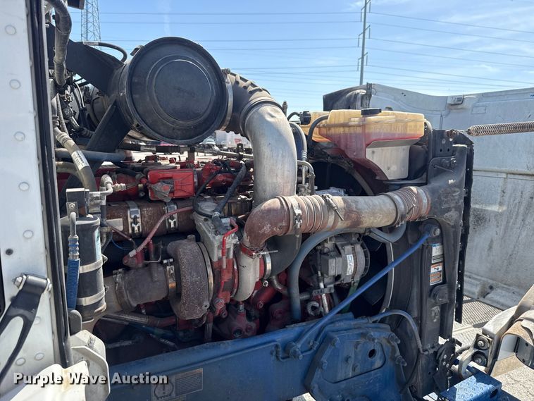 image for item ET6036 2013 Peterbilt 365 semi truck