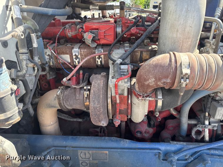 image for item ET6036 2013 Peterbilt 365 semi truck