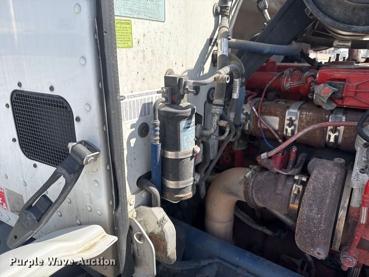 image for item ET6036 2013 Peterbilt 365 semi truck