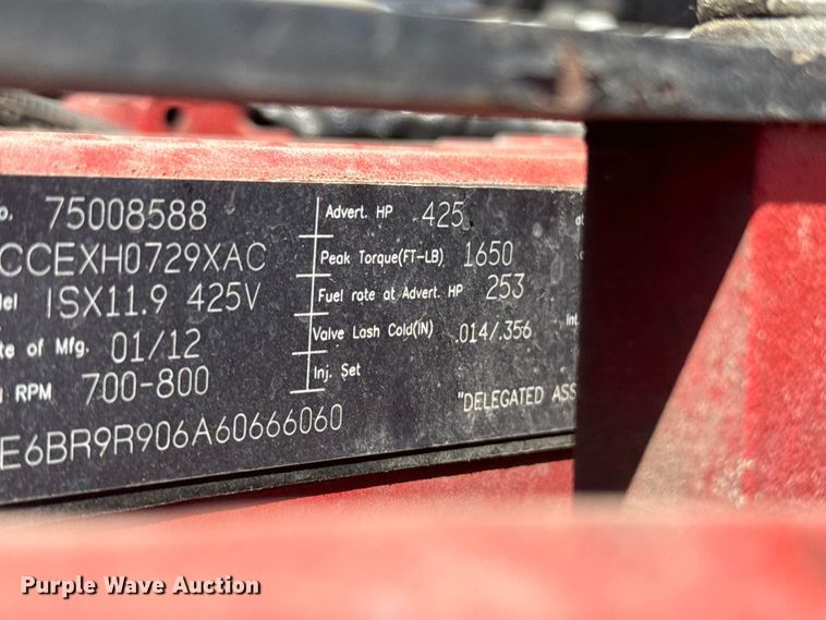 image for item ET6036 2013 Peterbilt 365 semi truck