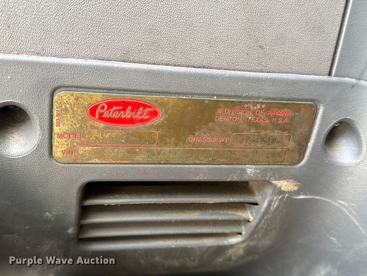 image for item ET6036 2013 Peterbilt 365 semi truck