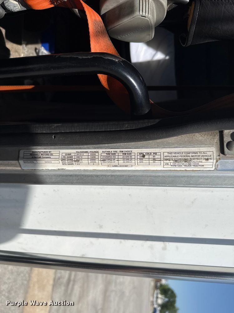 image for item ET6036 2013 Peterbilt 365 semi truck