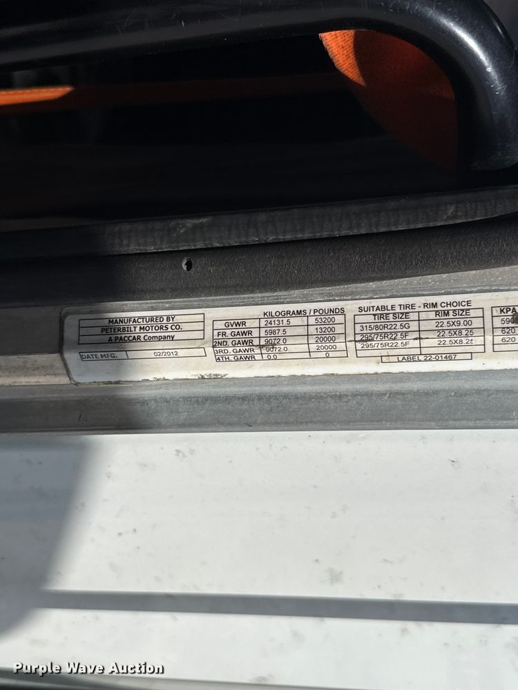 image for item ET6036 2013 Peterbilt 365 semi truck