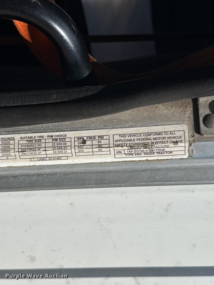 image for item ET6036 2013 Peterbilt 365 semi truck