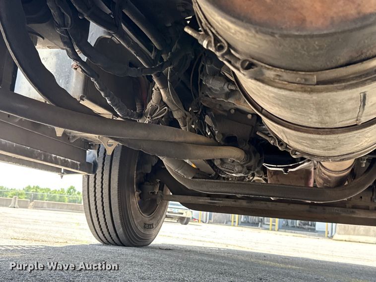 image for item ET6042 2014 Kenworth T800 semi truck