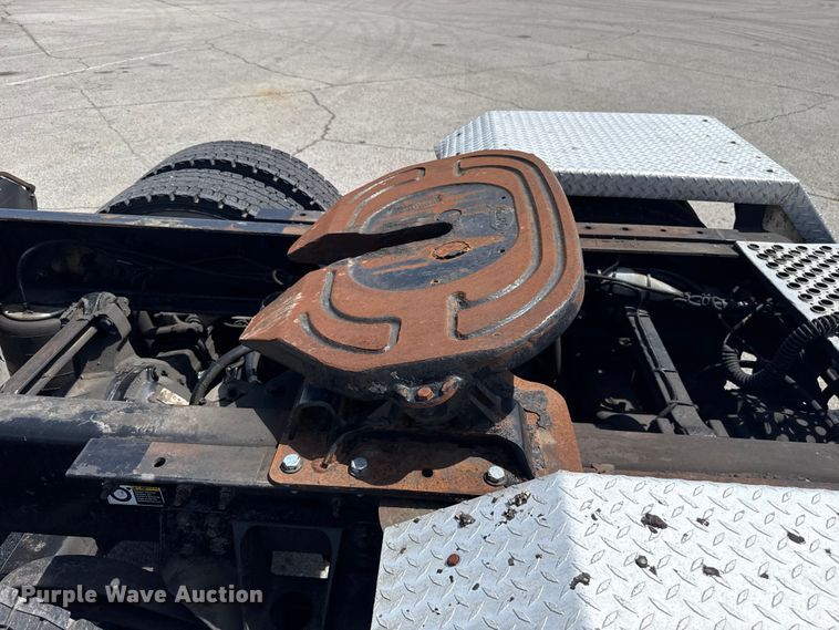 image for item ET6042 2014 Kenworth T800 semi truck