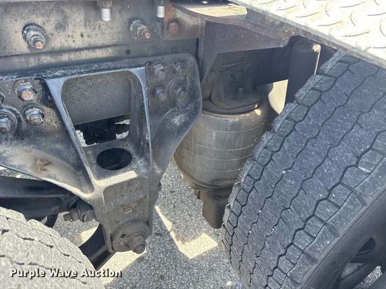 image for item ET6042 2014 Kenworth T800 semi truck