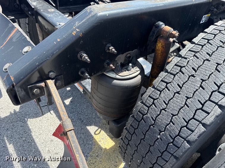 image for item ET6042 2014 Kenworth T800 semi truck