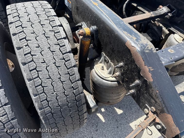 image for item ET6042 2014 Kenworth T800 semi truck