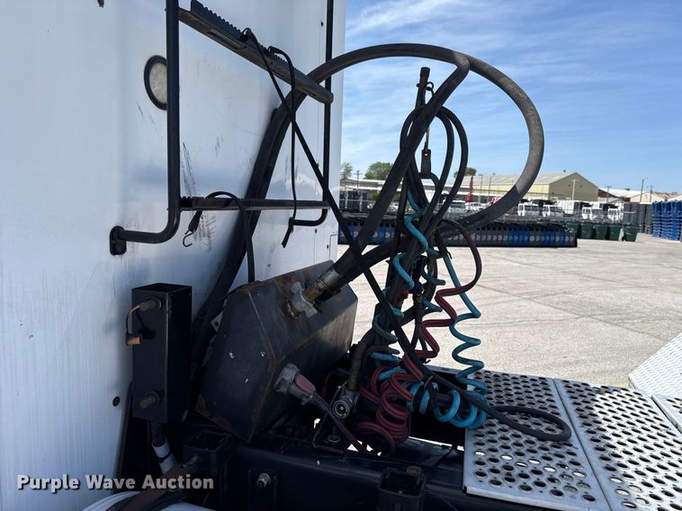 image for item ET6042 2014 Kenworth T800 semi truck