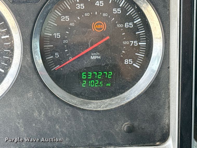 image for item ET6042 2014 Kenworth T800 semi truck