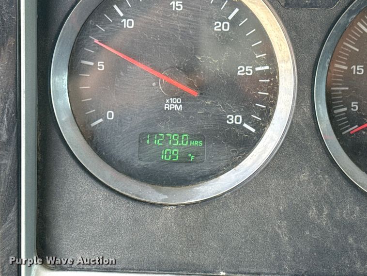 image for item ET6042 2014 Kenworth T800 semi truck