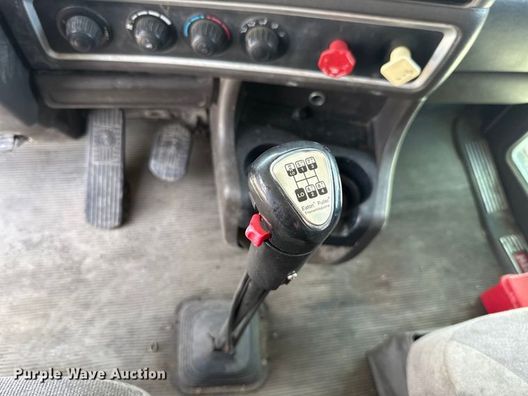 image for item ET6042 2014 Kenworth T800 semi truck