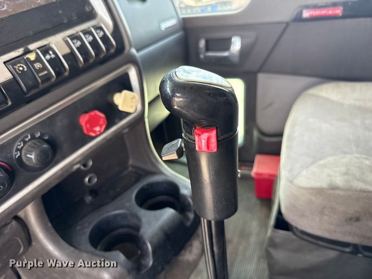 image for item ET6042 2014 Kenworth T800 semi truck