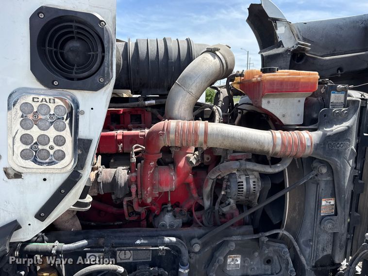 image for item ET6042 2014 Kenworth T800 semi truck