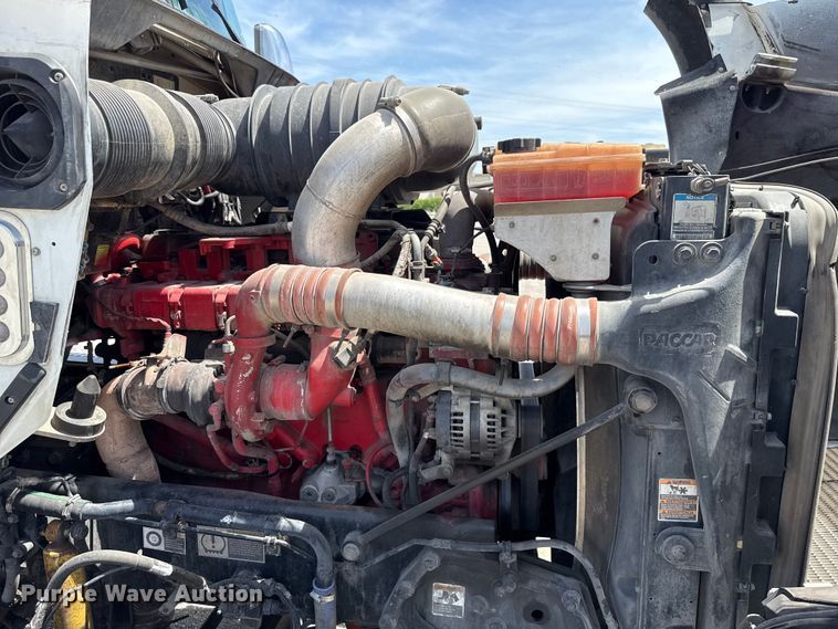 image for item ET6042 2014 Kenworth T800 semi truck