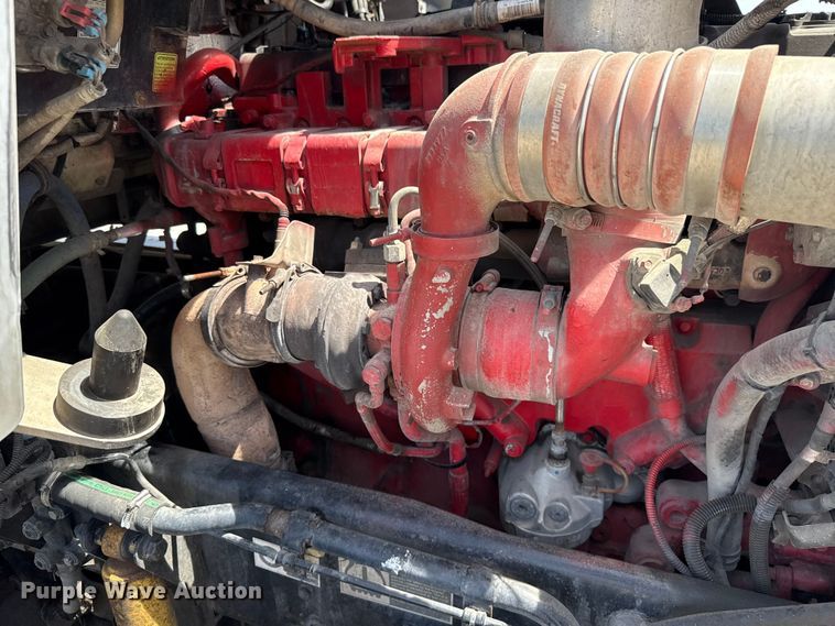 image for item ET6042 2014 Kenworth T800 semi truck