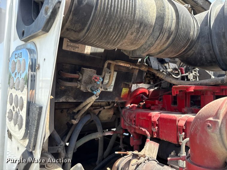 image for item ET6042 2014 Kenworth T800 semi truck