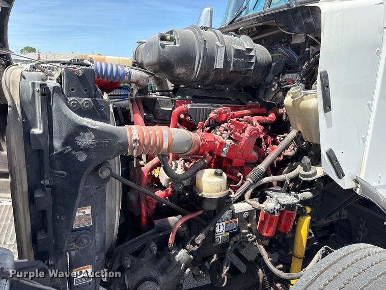 image for item ET6042 2014 Kenworth T800 semi truck