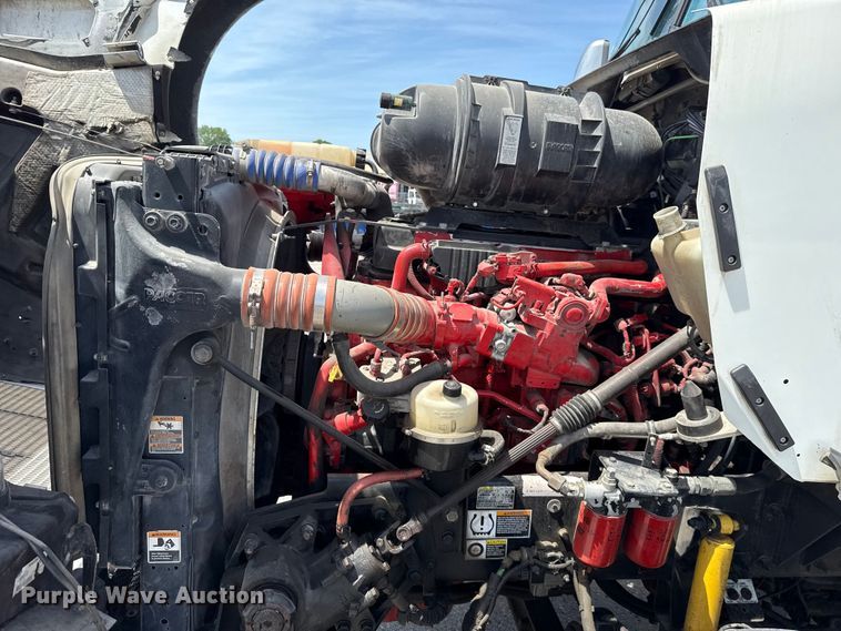 image for item ET6042 2014 Kenworth T800 semi truck