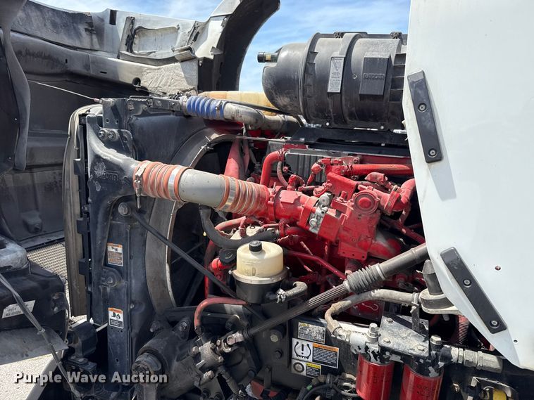 image for item ET6042 2014 Kenworth T800 semi truck