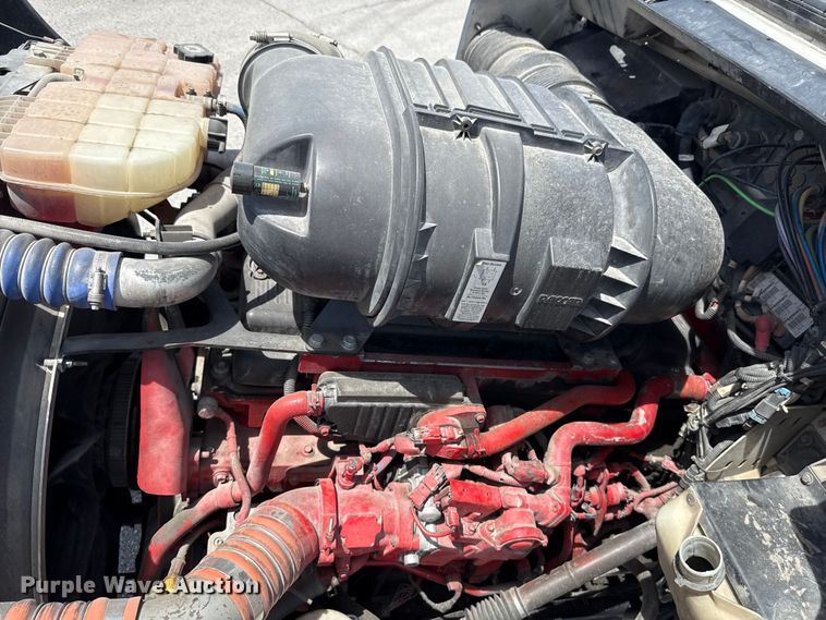 image for item ET6042 2014 Kenworth T800 semi truck