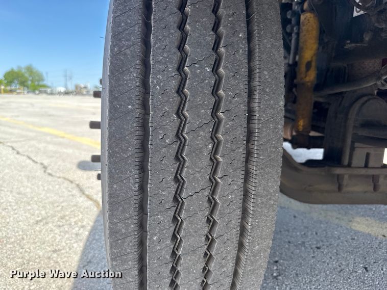 image for item ET6042 2014 Kenworth T800 semi truck