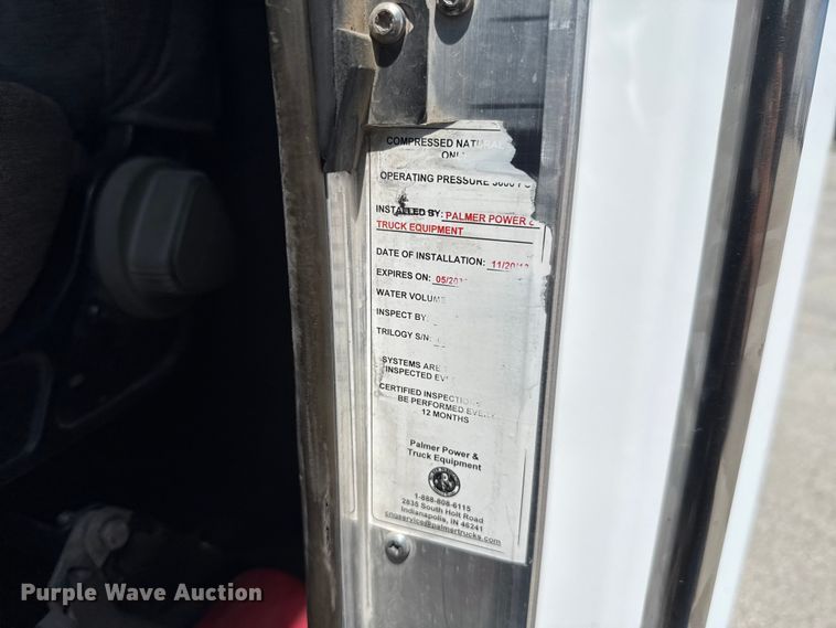 image for item ET6042 2014 Kenworth T800 semi truck