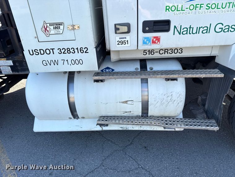 image for item ET6043 2014 Volvo VNL semi truck