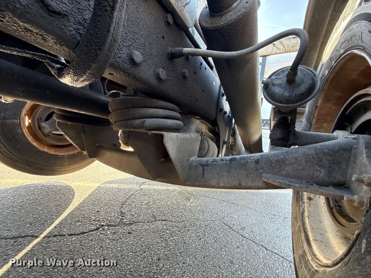 image for item ET6043 2014 Volvo VNL semi truck