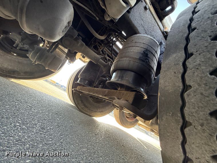 image for item ET6043 2014 Volvo VNL semi truck