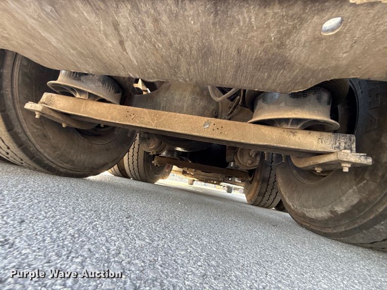 image for item ET6043 2014 Volvo VNL semi truck