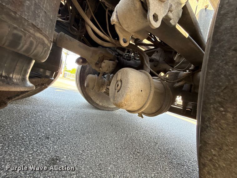 image for item ET6043 2014 Volvo VNL semi truck