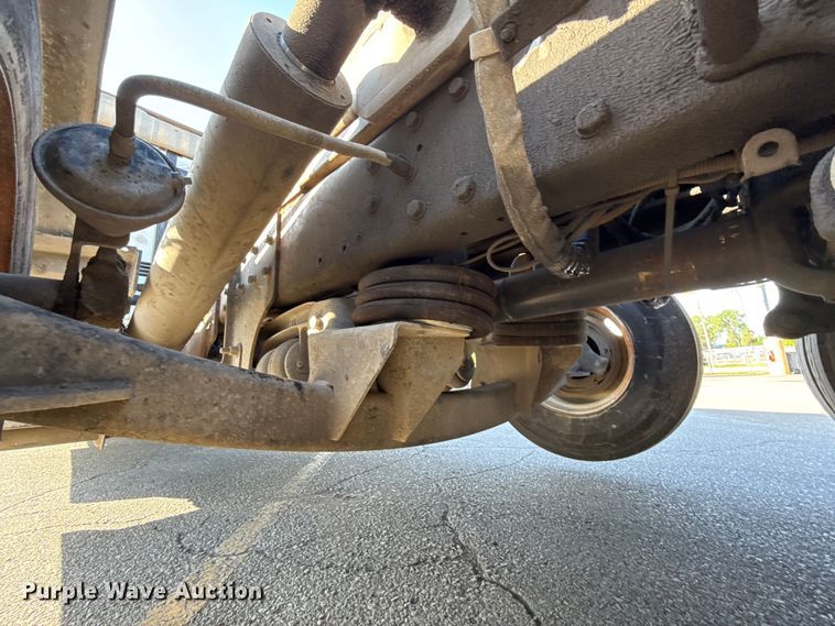 image for item ET6043 2014 Volvo VNL semi truck