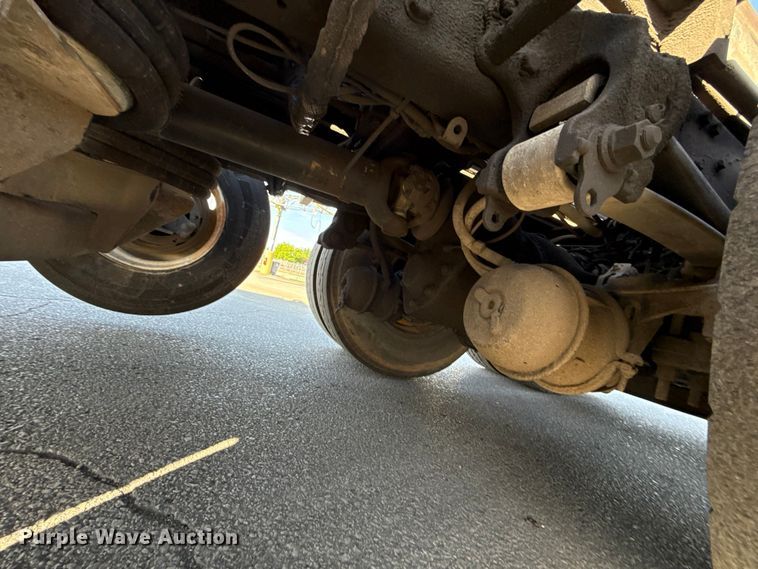 image for item ET6043 2014 Volvo VNL semi truck