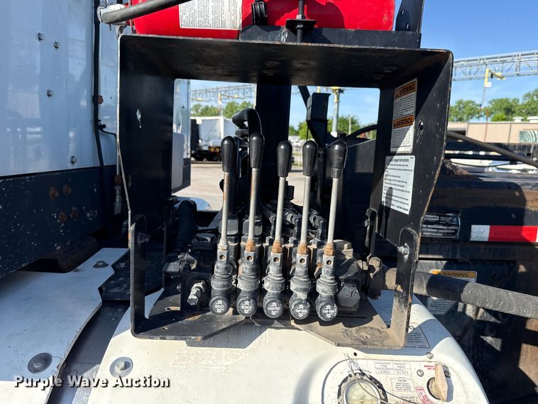 image for item ET6043 2014 Volvo VNL semi truck