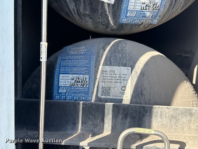 image for item ET6043 2014 Volvo VNL semi truck