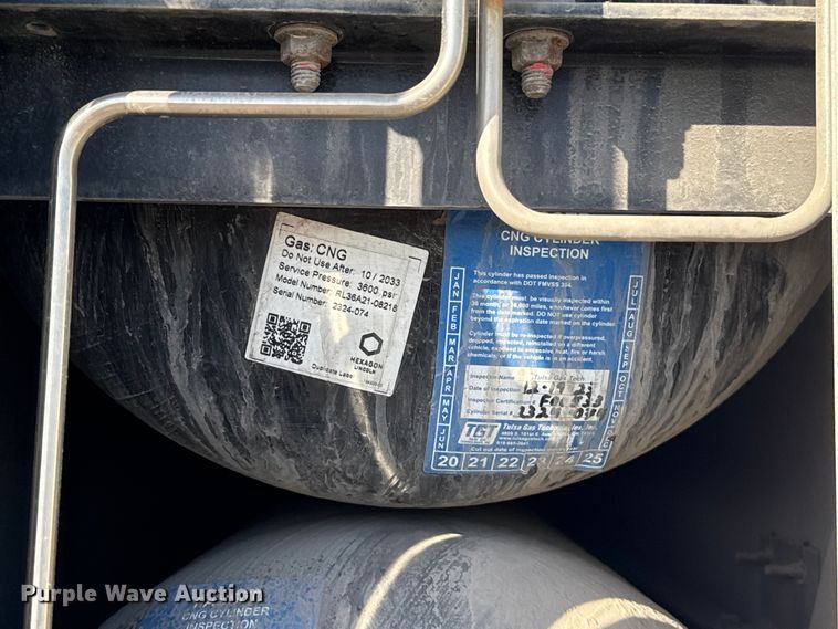 image for item ET6043 2014 Volvo VNL semi truck