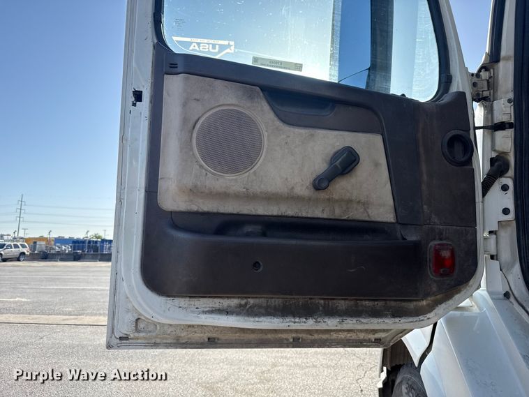 image for item ET6043 2014 Volvo VNL semi truck