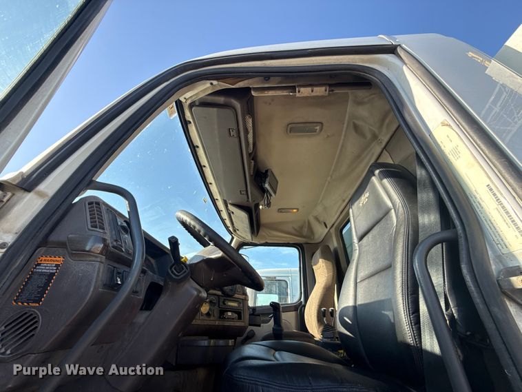 image for item ET6043 2014 Volvo VNL semi truck