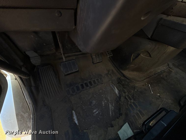 image for item ET6043 2014 Volvo VNL semi truck