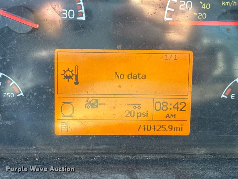 image for item ET6043 2014 Volvo VNL semi truck