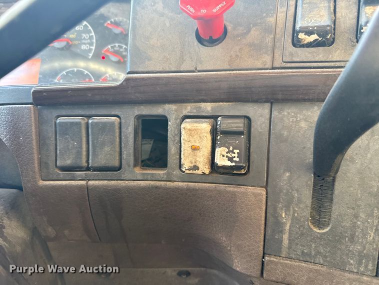 image for item ET6043 2014 Volvo VNL semi truck