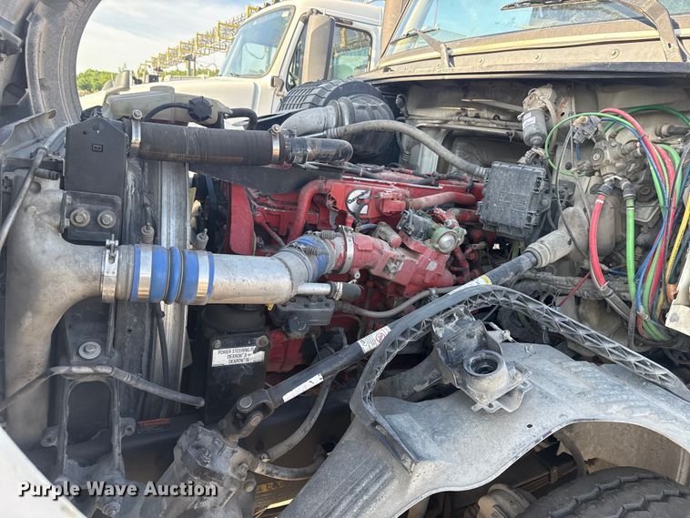 image for item ET6043 2014 Volvo VNL semi truck