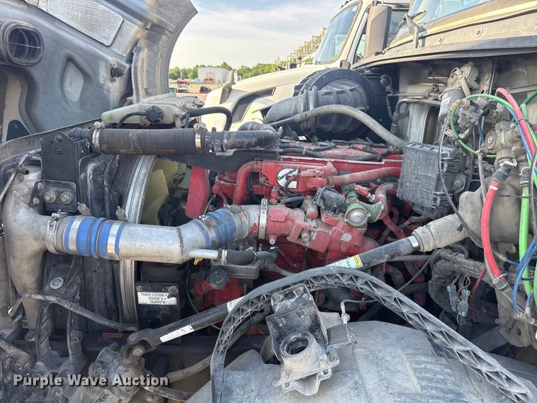 image for item ET6043 2014 Volvo VNL semi truck